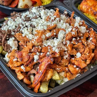 Chicken &amp; Beef Shawarma Loaded Fries (Instagram: foodwithbros)