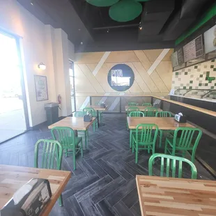 Big clean eating area