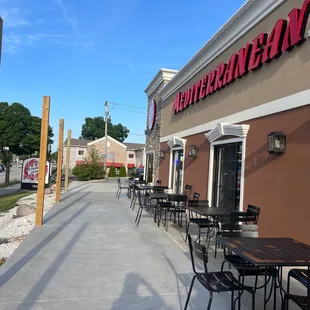 7/26/23 Outside seating, entrance