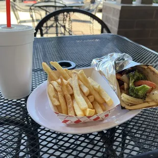 Grilled veggie pita combo (fries)