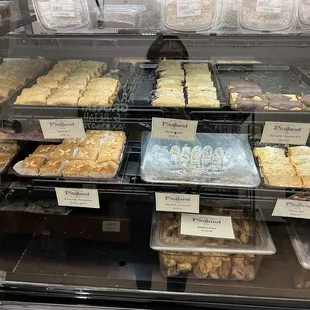 Dessert case