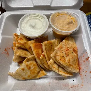 Pitas &amp; dip (hummus &amp; ziki)