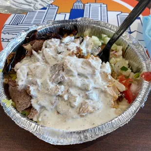 Schwarma plate with garlic sauce