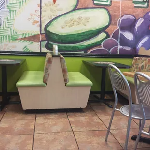 Nobody here but us.....good or bad sign?!?!?!?