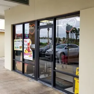 the outside of a restaurant