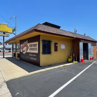 166th Street and Normandie Avenue corner
