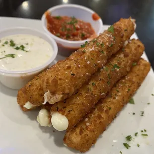 Mozzarella Sticks w/ranch and marinara dip