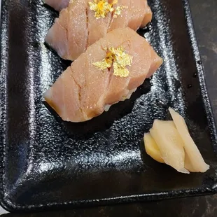 Hamachi nigiri