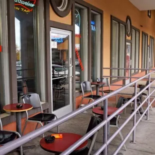 the outside of the restaurant