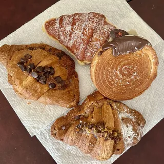 Beignet Croissant (filled vanilla cream)