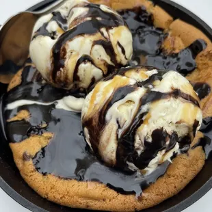 Smothered cookie with salted caramel, bittersweet chocolate, and vanilla ice cream - like a Pizookie but better!