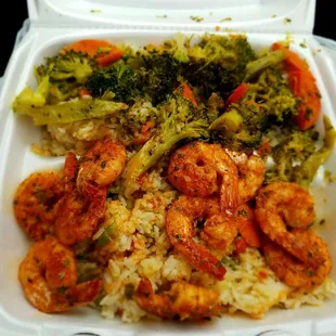 Grill shrimp with veggies and white rice