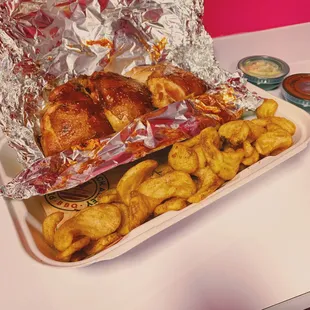 food, chicken wings and fried chicken