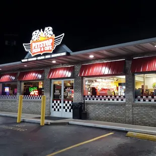 the outside of the restaurant