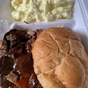 Busker sandwich &amp; potato salad