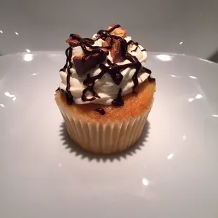 Snickers Cupcake