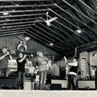Bill Toms &amp; Hard Rain with the Soulville Horns 8/8/2020