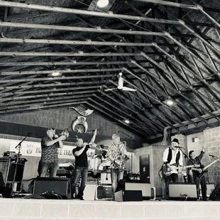 Bill Toms &amp; Hard Rain with the Soulville Horns 8/8/2020