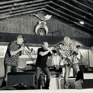 Bill Toms &amp; Hard Rain with the Soulville Horns 8/8/2020