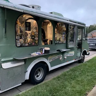 a green food truck