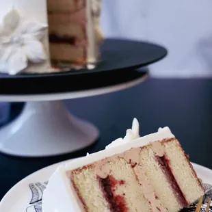 Raspberry vanilla bean cake