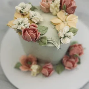 Heart shaped cake for Valentine's day