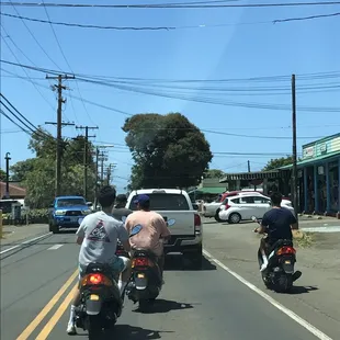 Buzzing around North Shore on mopeds. So fun!!!