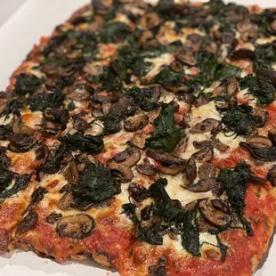 Mushroom/spinach Sicilian pizza