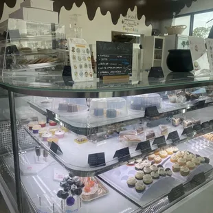 Dessert case