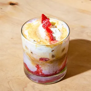 Iced Strawberry Dopo Panna Latte