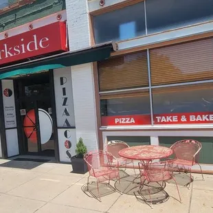the outside of a restaurant