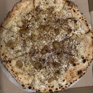 &quot;Nightmare on Gray St&quot; garlic pizza.  Halloween special.