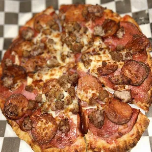 Meatsanity Pizza