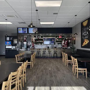 ows the inside of a restaurant