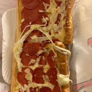 cheesy pepperoni garlic bread