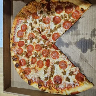 XL Pepperoni and sausage pizza