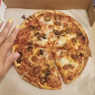 $10 olives and pepperoni pizza