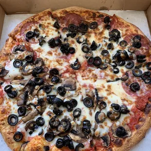Medium - half salami, half mushrooms with olives