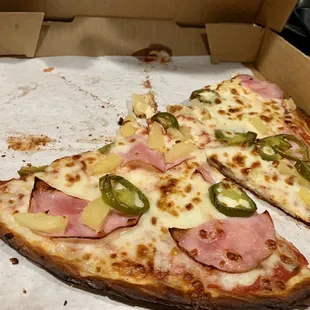 Cauliflower Amigos Hawaiiana Pizza