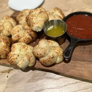 Garlic knots