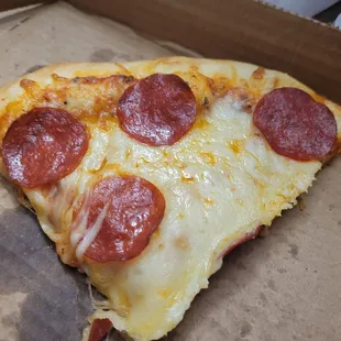 slice of pepperoni pizza