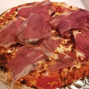 Prosciutto pizza