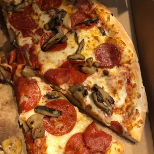 Pepperoni and mushrooms...Very good!
