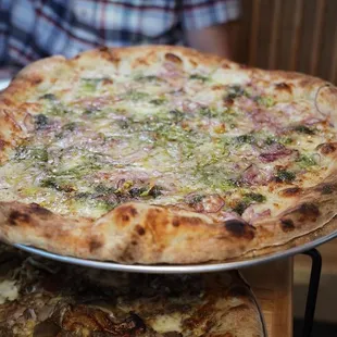 Rosemary Pizza  : @andrewloves_