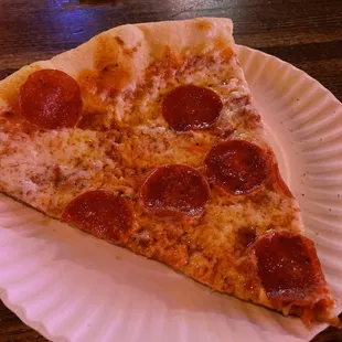 Pepperoni pizza slice