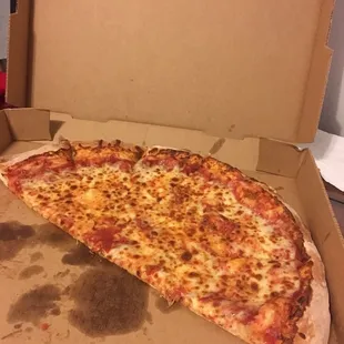 Yummmy large chz pizza from Pizza Bellino