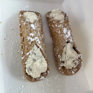 Cannoli is freshly filled and delicious&apos;