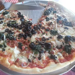 Pizza is good!  Nice decor. No waitress.  Reasonably priced.