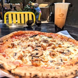 Joe&apos;s special pizza