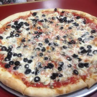 Large with mushrooms and black olives